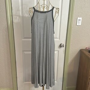 Old Navy black and white Striped Flowy Dress Size XL